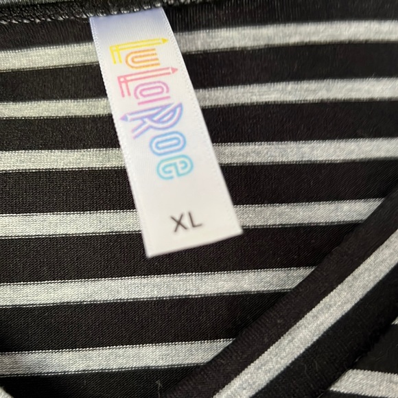 Lularoe Christy T - Picture 2 of 7